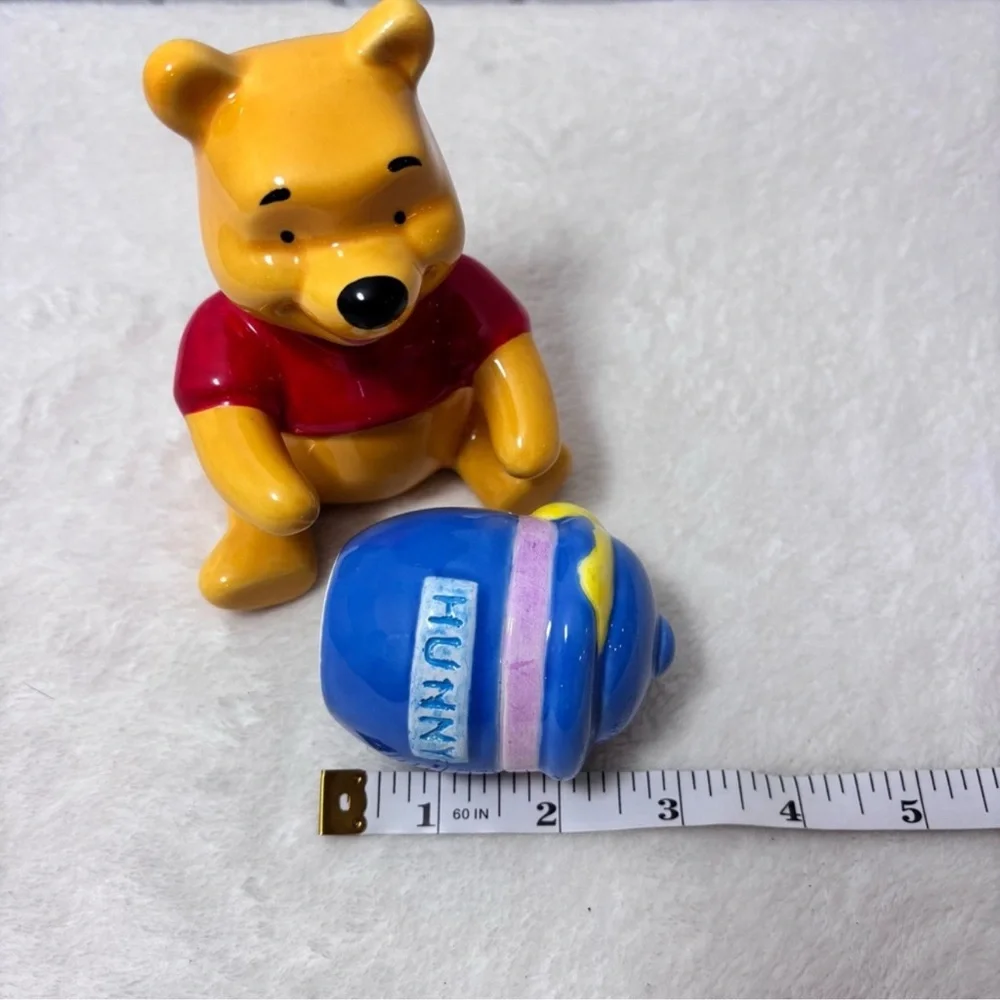 Disney‎ Porcelain  Winnie the Pooh & Hunny Honey Pot Salt & Pepper Shakers